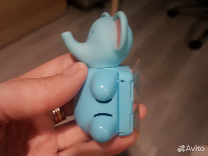 Контейнер для зубной щетки на присосках