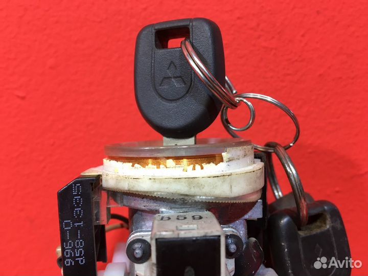 Замок зажигания Mitsubishi Pajero SUV 4M41 3.2L