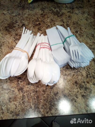 Одноразовые ложки и вилки