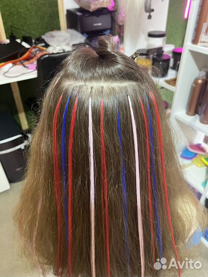 Наращивание цветных прядей