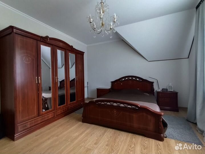 Продаю шкаф, кровать, тумбочки