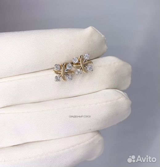Золотые пусеты Tiffany с бриллиантами