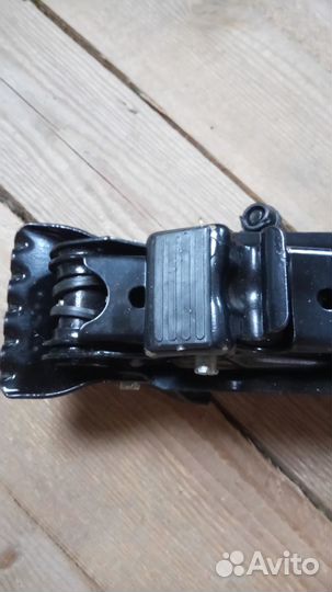 Домкрат винтовой