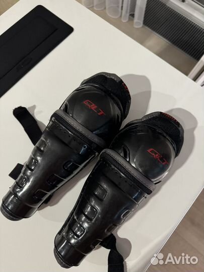 Щитки хоккейные детские 8 CCM