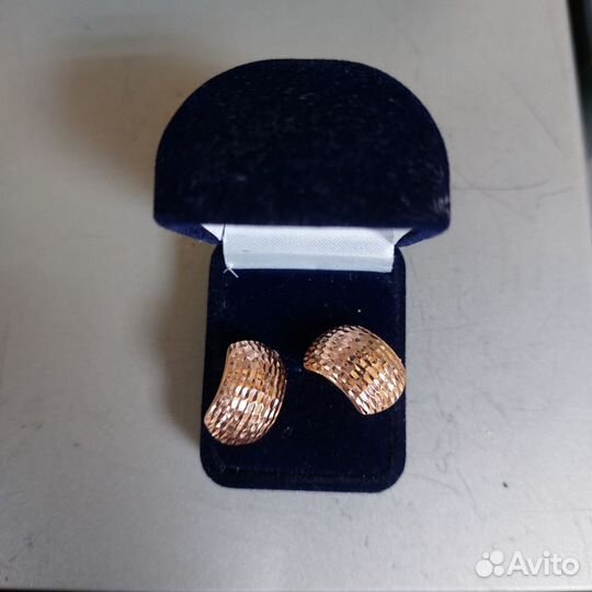 Золотые серьги