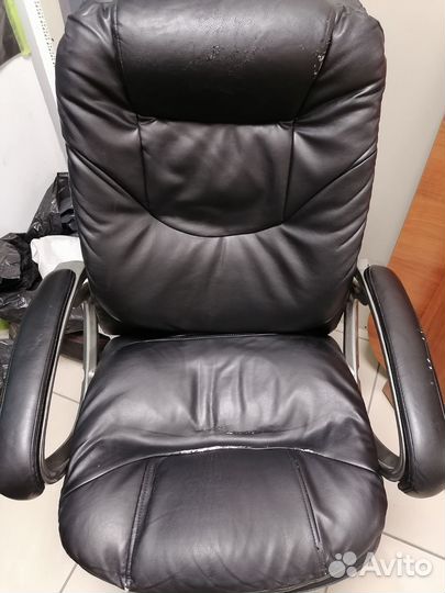 Кожанное кресло