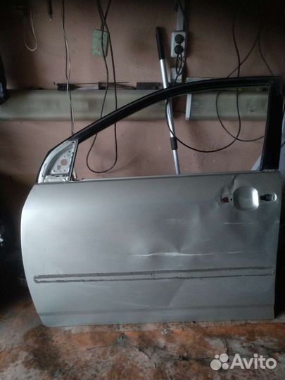 Дверь передняя левая toyota corolla 120