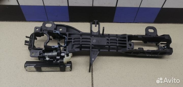 Кронштейн ручки RAV 4 2013