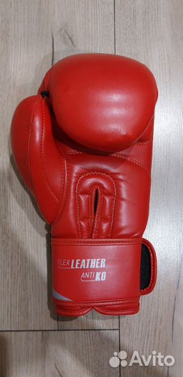 Боксерские перчатки 10 oz clinch