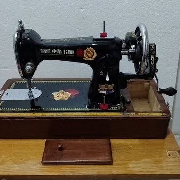 Продам швейную машинку