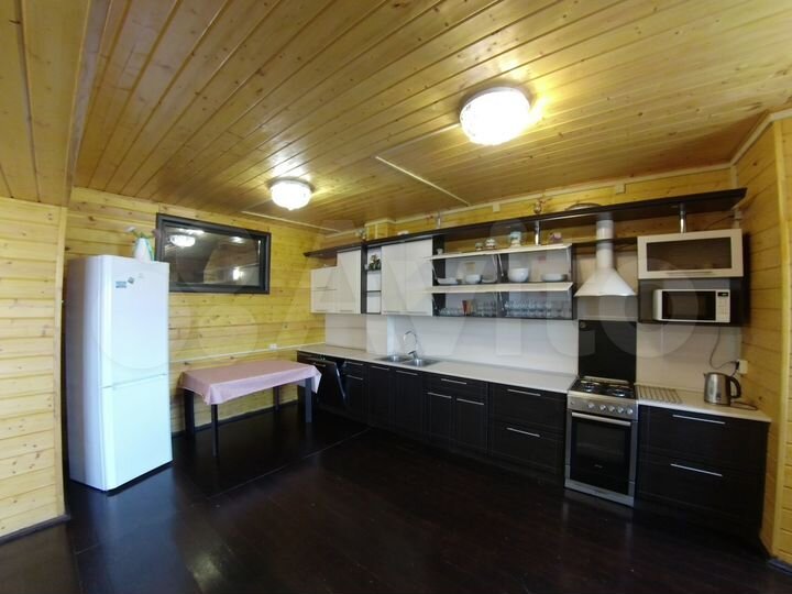 Коттедж 610 м² на участке 18 сот.