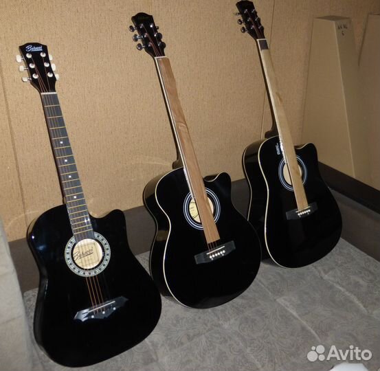 Акустическая гитара чёрная, новая в упаковке