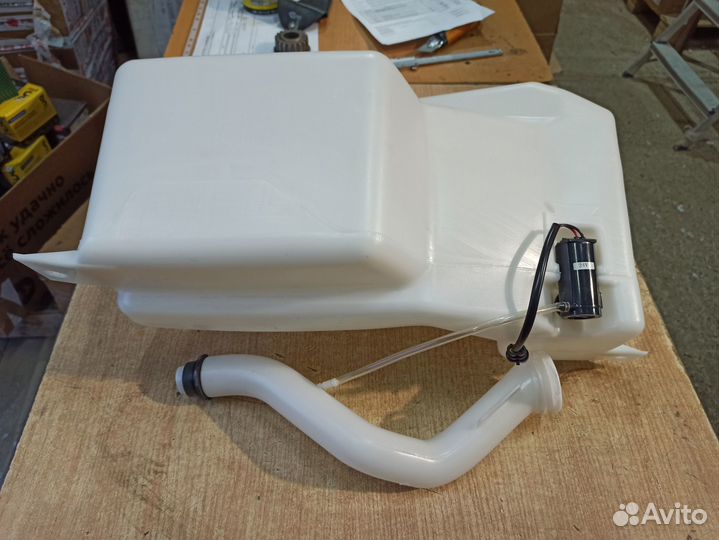 Бачок омывателя с насосом shacman X3000