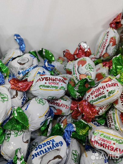 Конфеты с орехами и сухофруктами в ассортименте