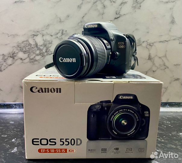 Зеркальный фотоаппарат Canon EOS 550D