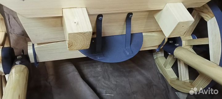 Деревянная тележка ручной работы