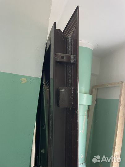 Дверь входная металлическая левая бу