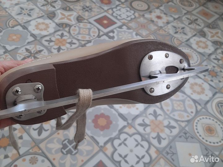 Коньки фигурные 41рр