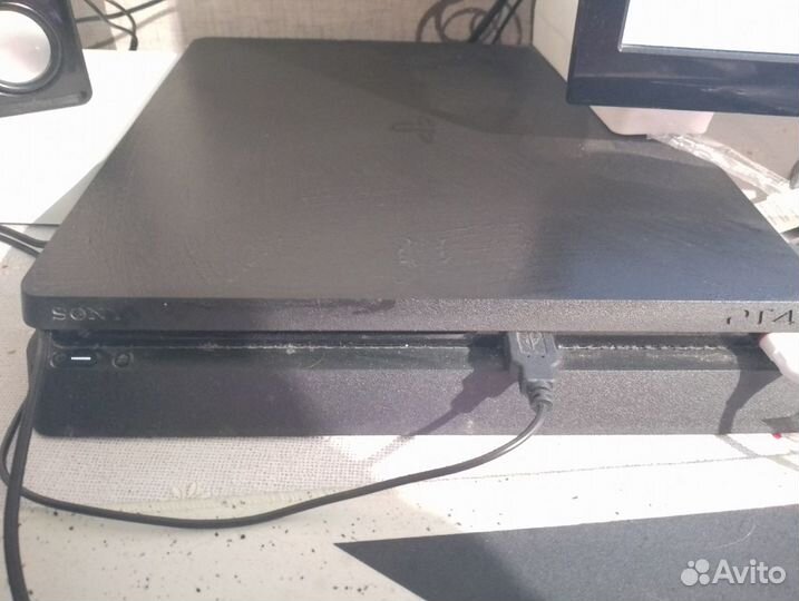 Продаю PS 4 Slim