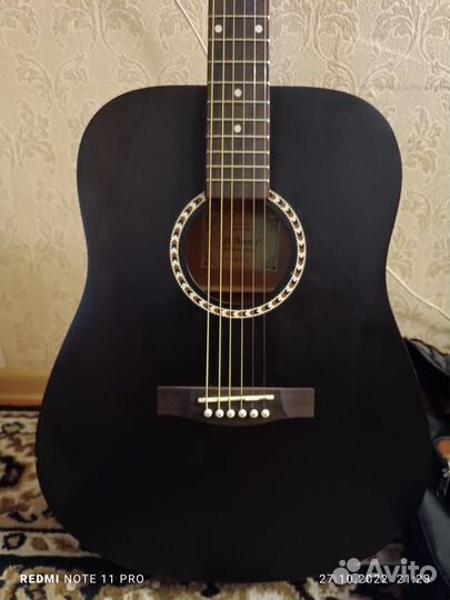 Акустическая гитара