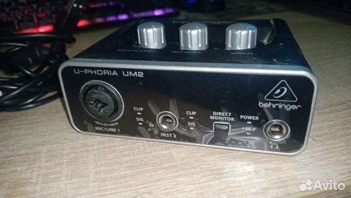 Внешняя звуковая карта behringer um2