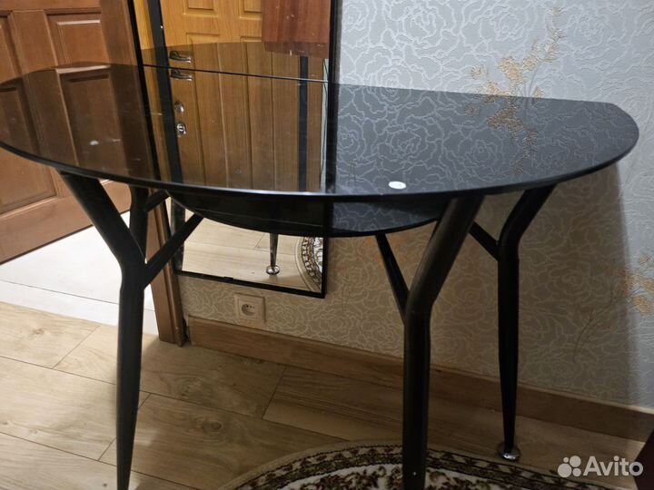 Кухонный стол стеклянный