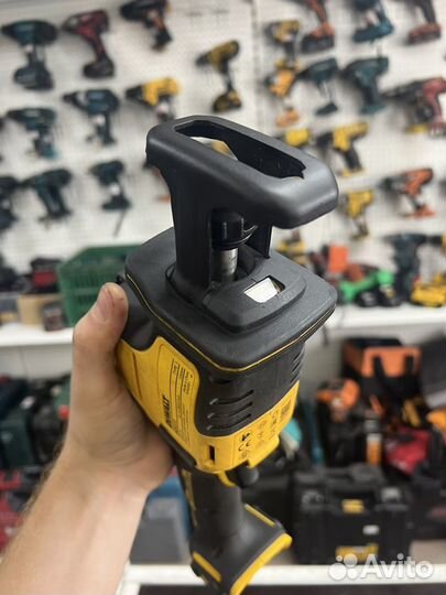 DeWalt Аккумуляторная сабельная пила DCS312