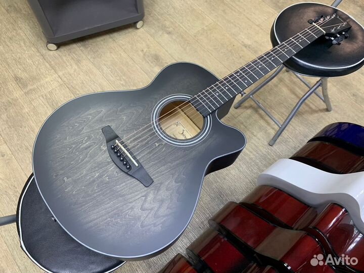 Гитара акустическая с металлическими струнами