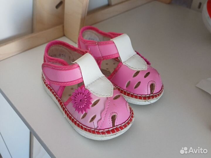 Сандалии для девочки р.20