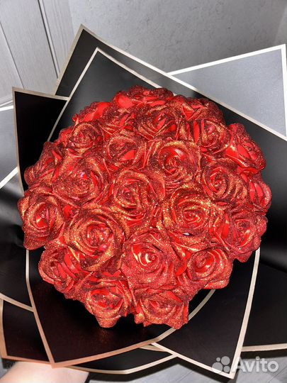 Розы из атласных лент