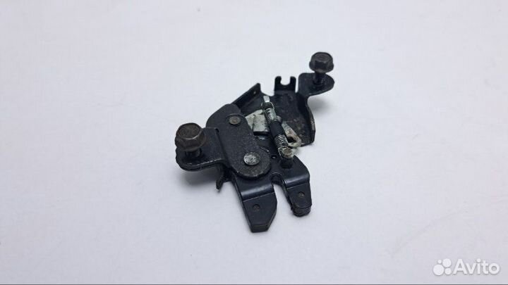 Замок боковой двери правый Mazda 5Cr CR 2.0 ZL