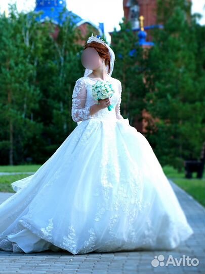 Свадебное платье со шлейфом 46 48