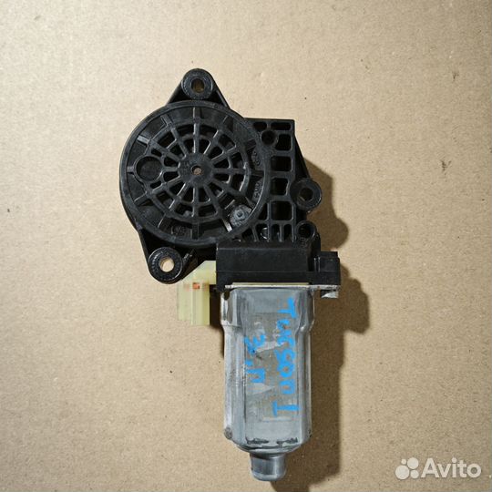 Моторчик стеклоподъёмника правый Нyundai Tuсson jм