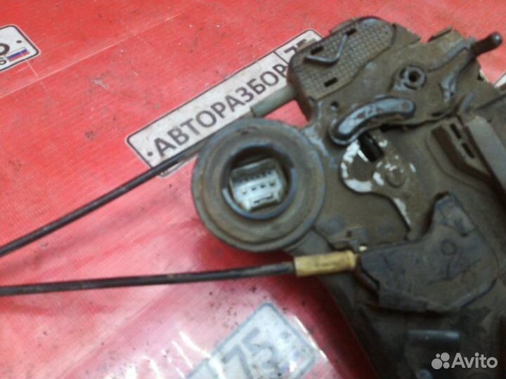 Замок двери задний левый Suzuki Escudo TD54W J20A