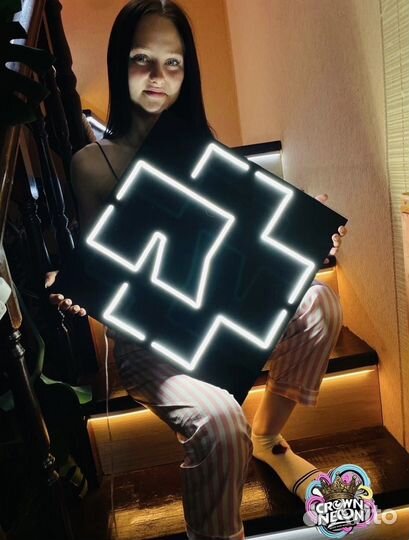 Неоновая вывеска для улицы