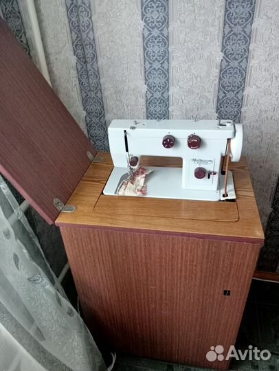 Машина швейная бытовая 143 В-22-1 класса