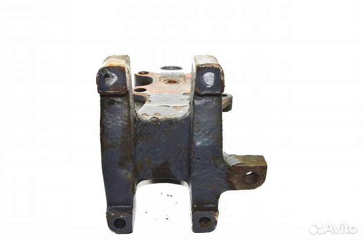 Кронштейн реактивной тяги, переднего моста, правый