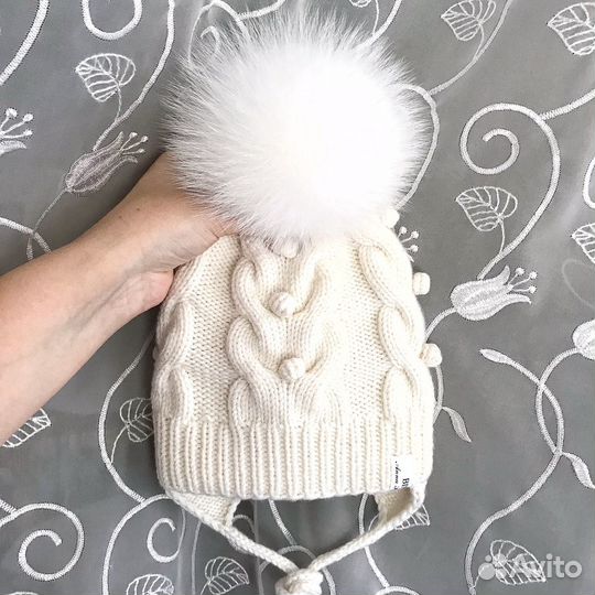 Шапка с меховым помпоном