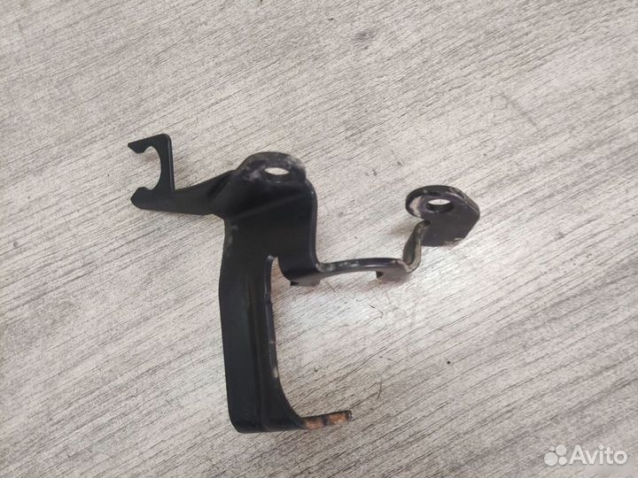 Кронштейн крепления троса МКПП Ford Focus 1 1.8 TD