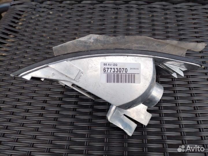 Поворотник передний левый на Audi A4