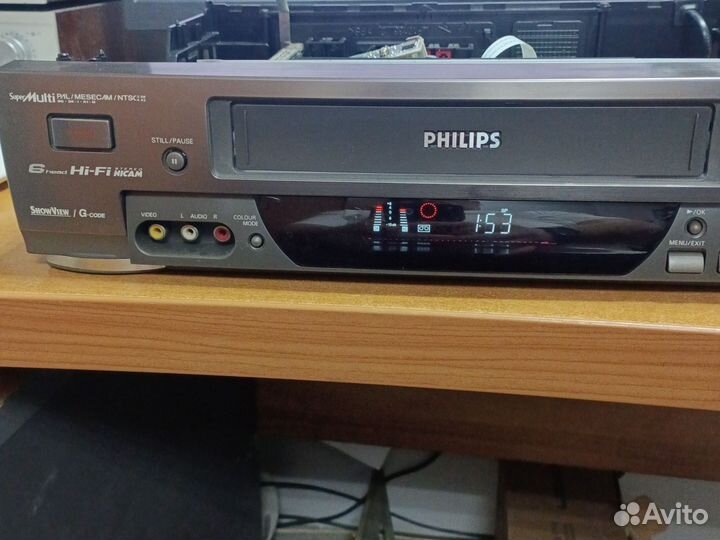 Видеомагнитофон HI FI stereo