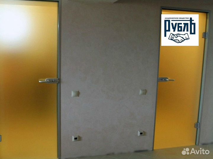 Стеклянная дверь