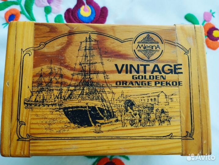 Деревянная емкость из-под чая