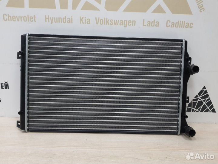 Радиатор охлаждения двигателя Skoda Octavia A5