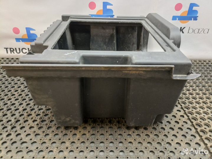 1368673 Ящик инструментальный правый