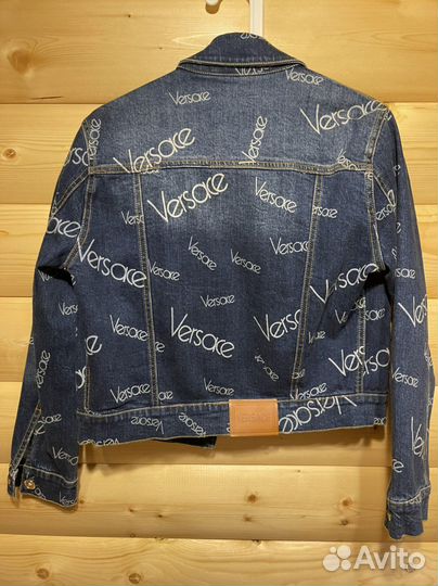 Джинсовая куртка и юбка Versace