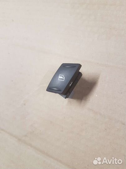 Кнопка стеклоподъемника Skoda Octavia 2011