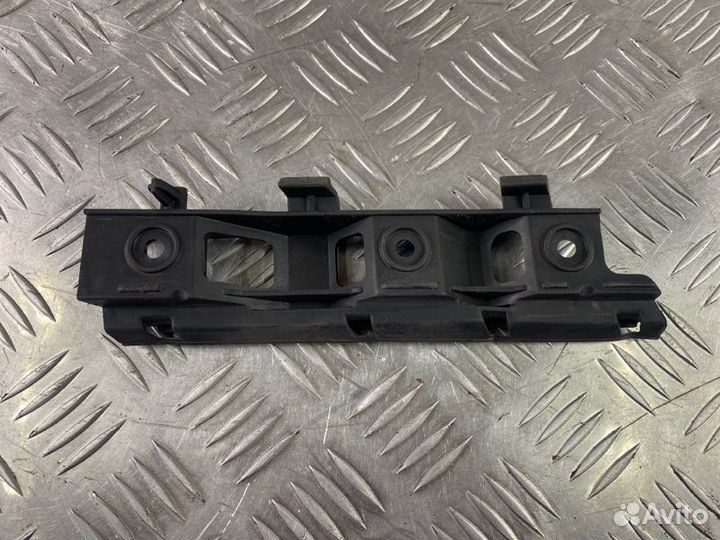 Крепление бампера левое Volkswagen Passat B6