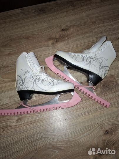 Коньки женские 38 размер