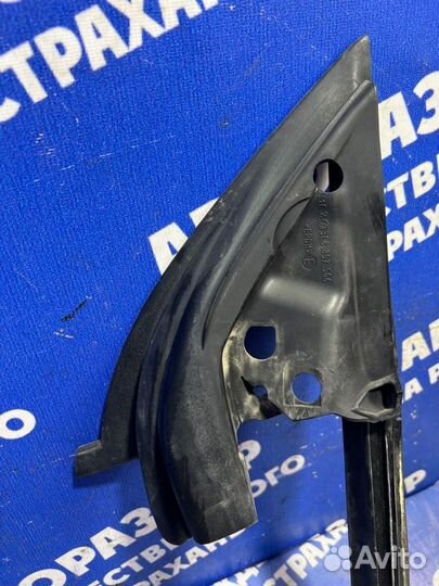 Уплотнитель стекла двери Volkswagen Passat Cc